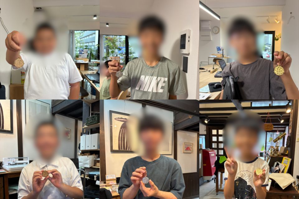 試験に合格しメダルを手にした塾生たち